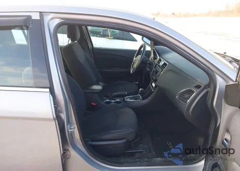 2014 Chrysler 200 Lx z USA, uszkodzony, nr VIN 1C3CCBAG0EN171969